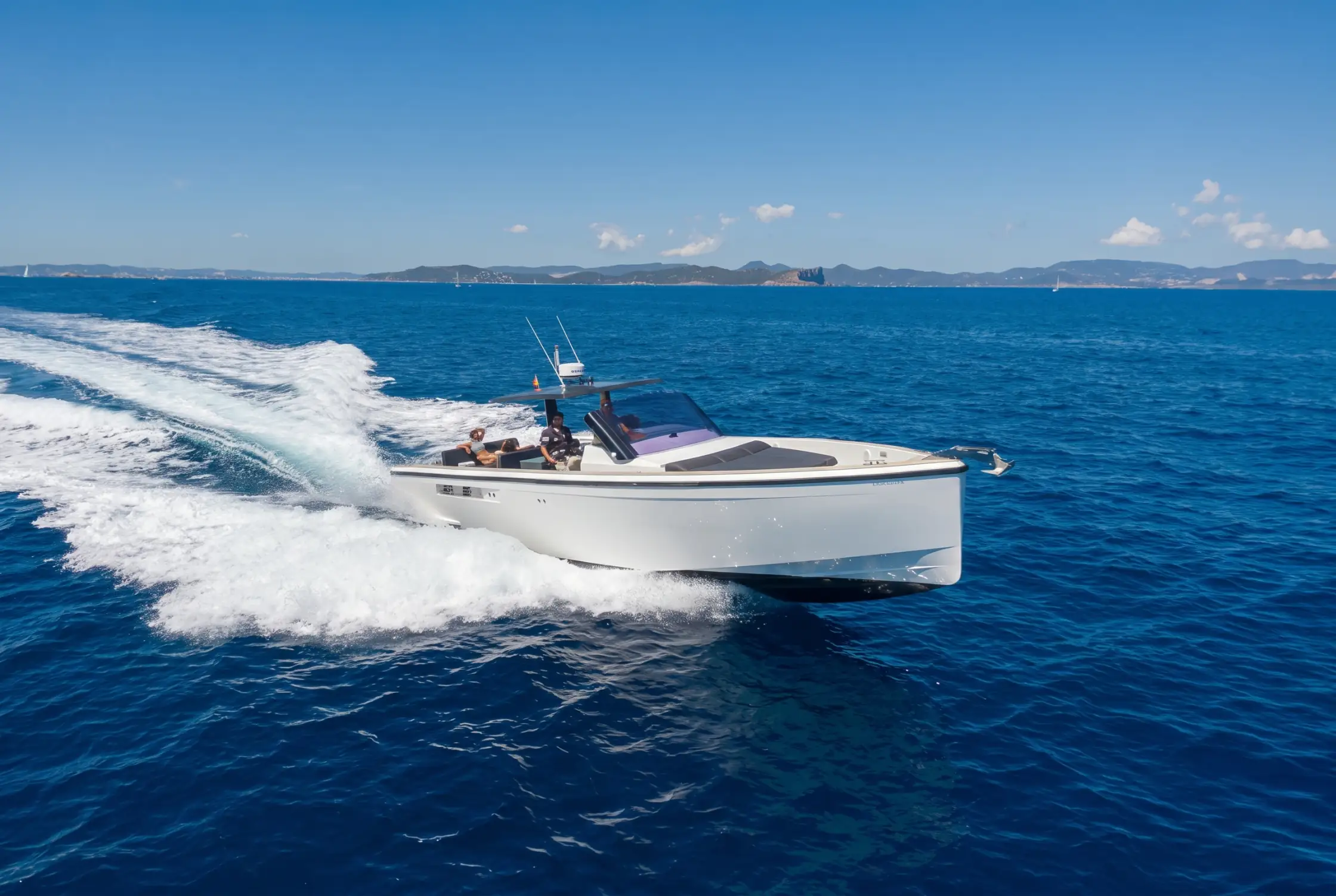 Fjord 40 — Esterni 1
