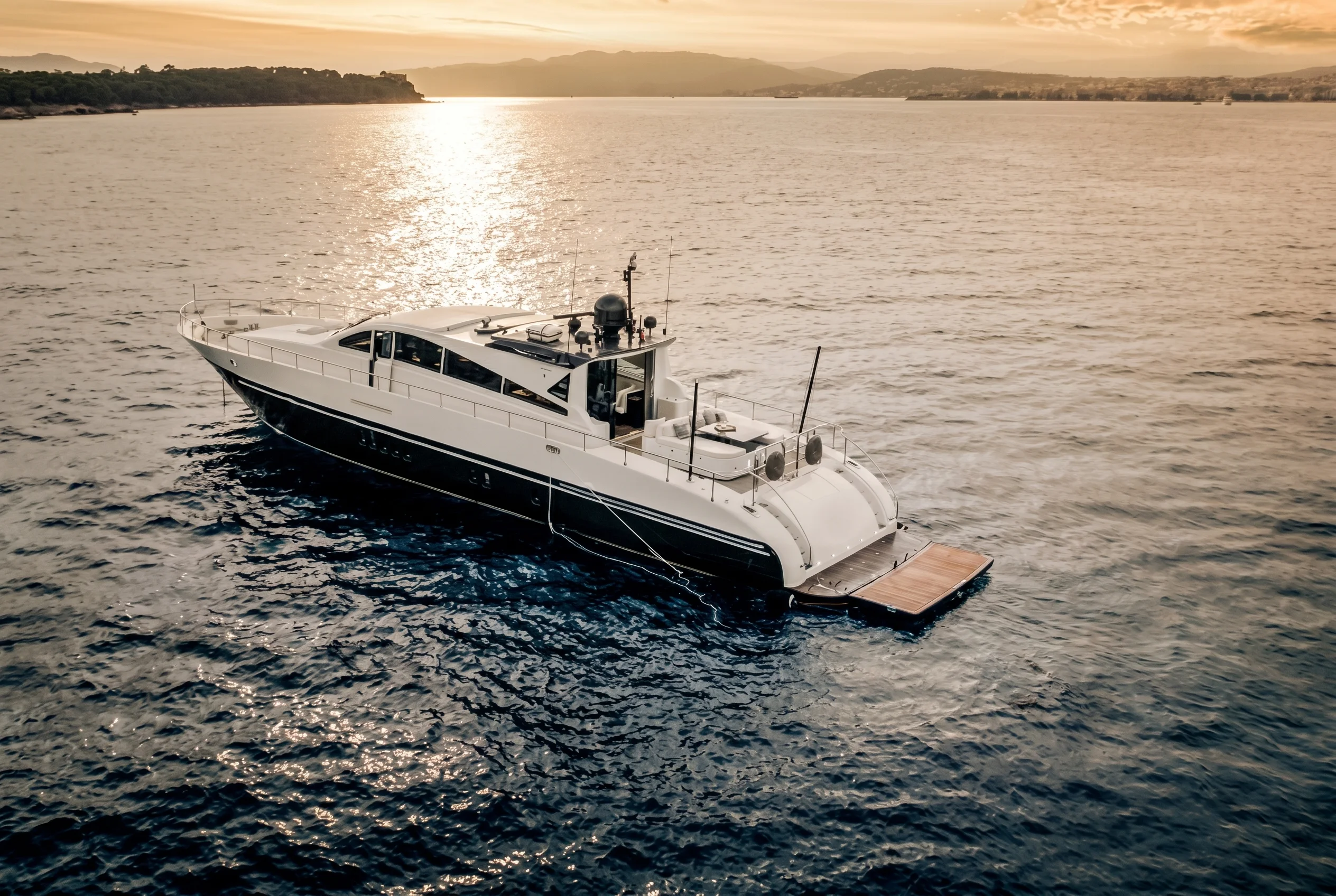 Leopard 27 — Exteriores 1
