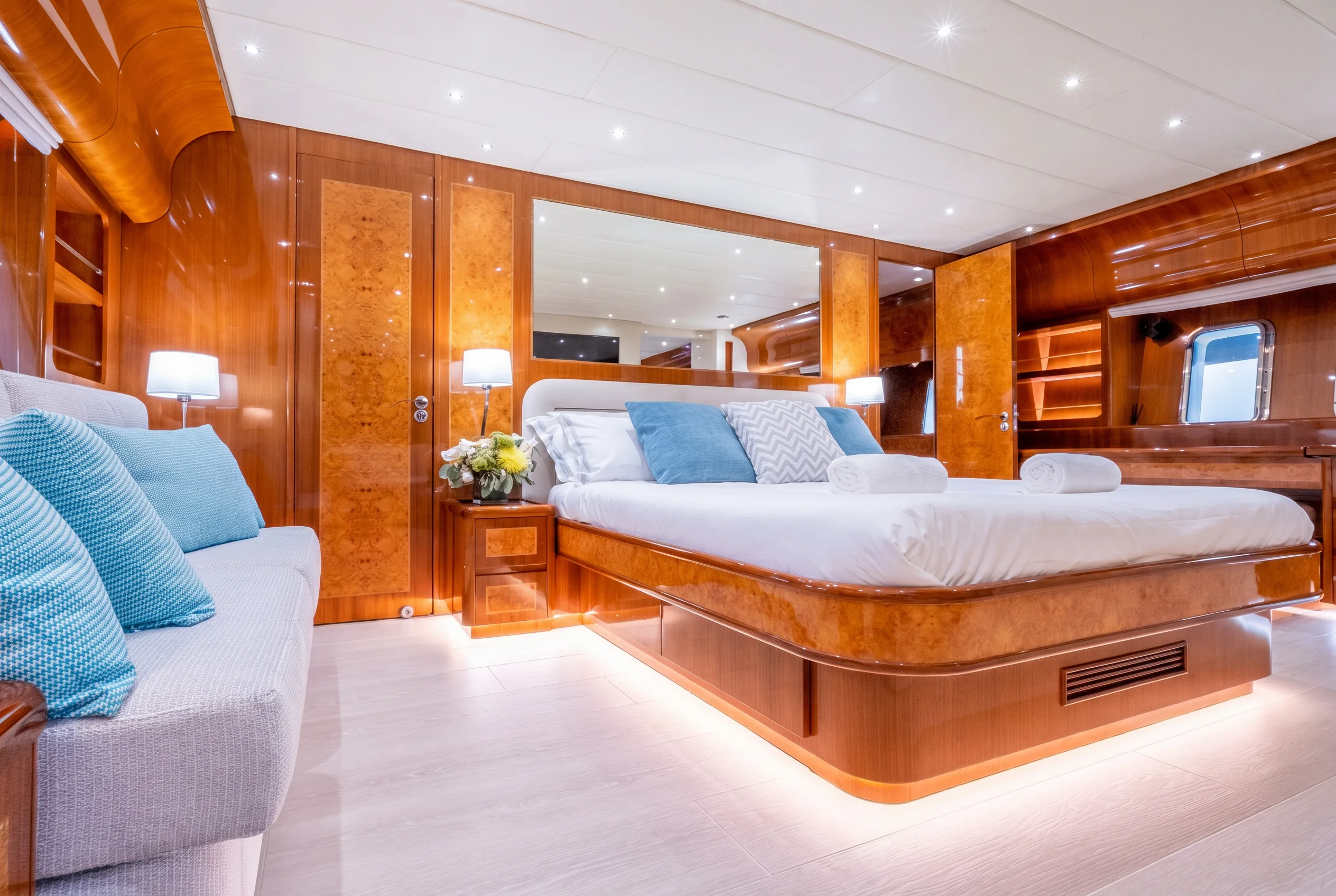 Leopard 90 — Interiores 1
