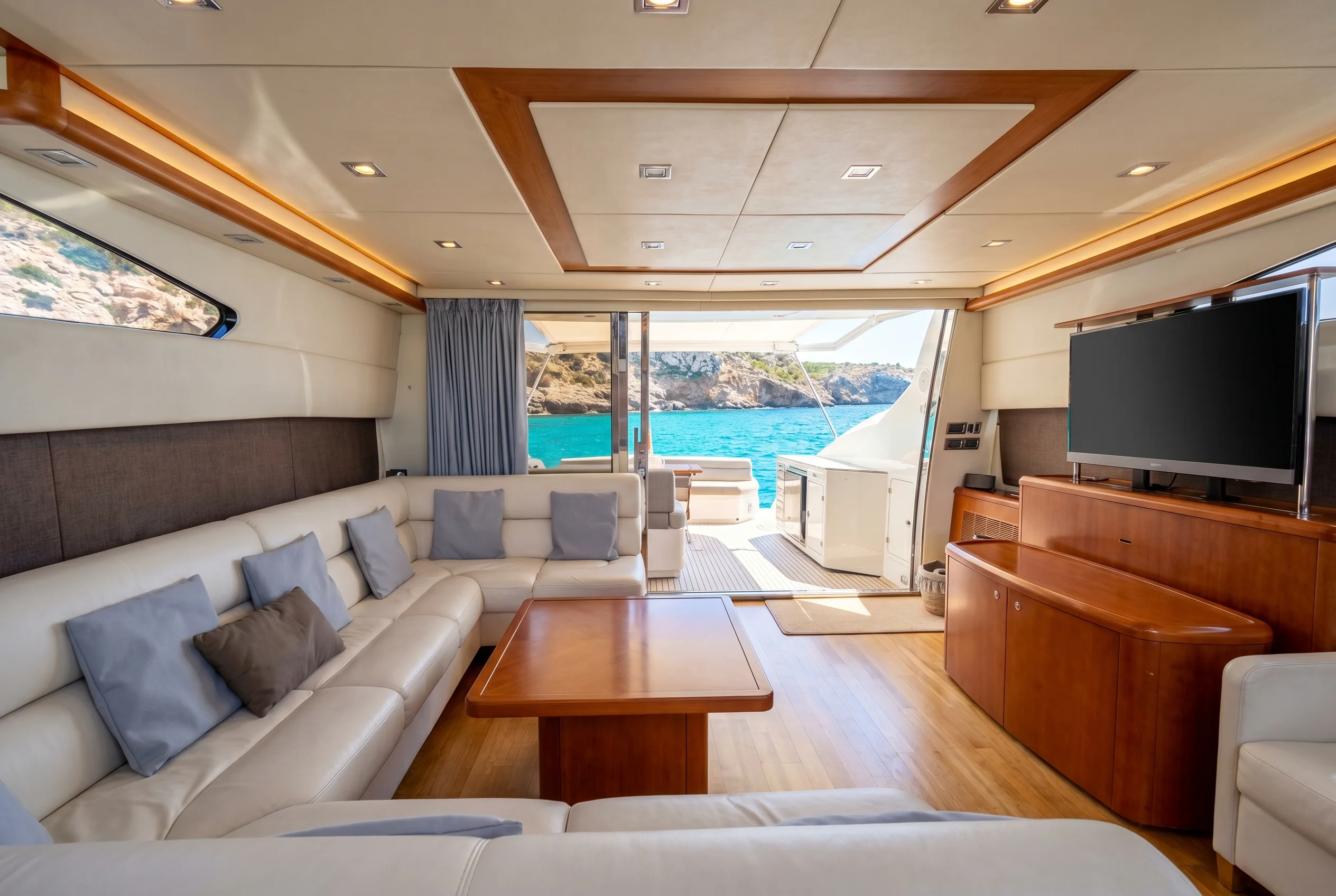 Predator 72 — Interiores 1