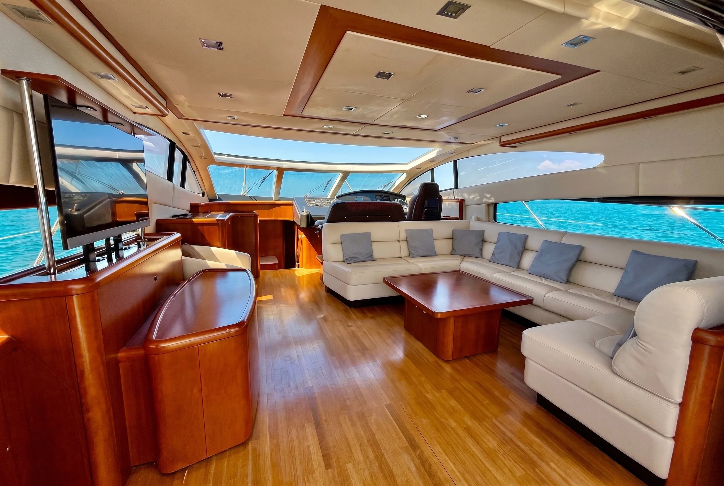 Predator 72 — Interiores 2