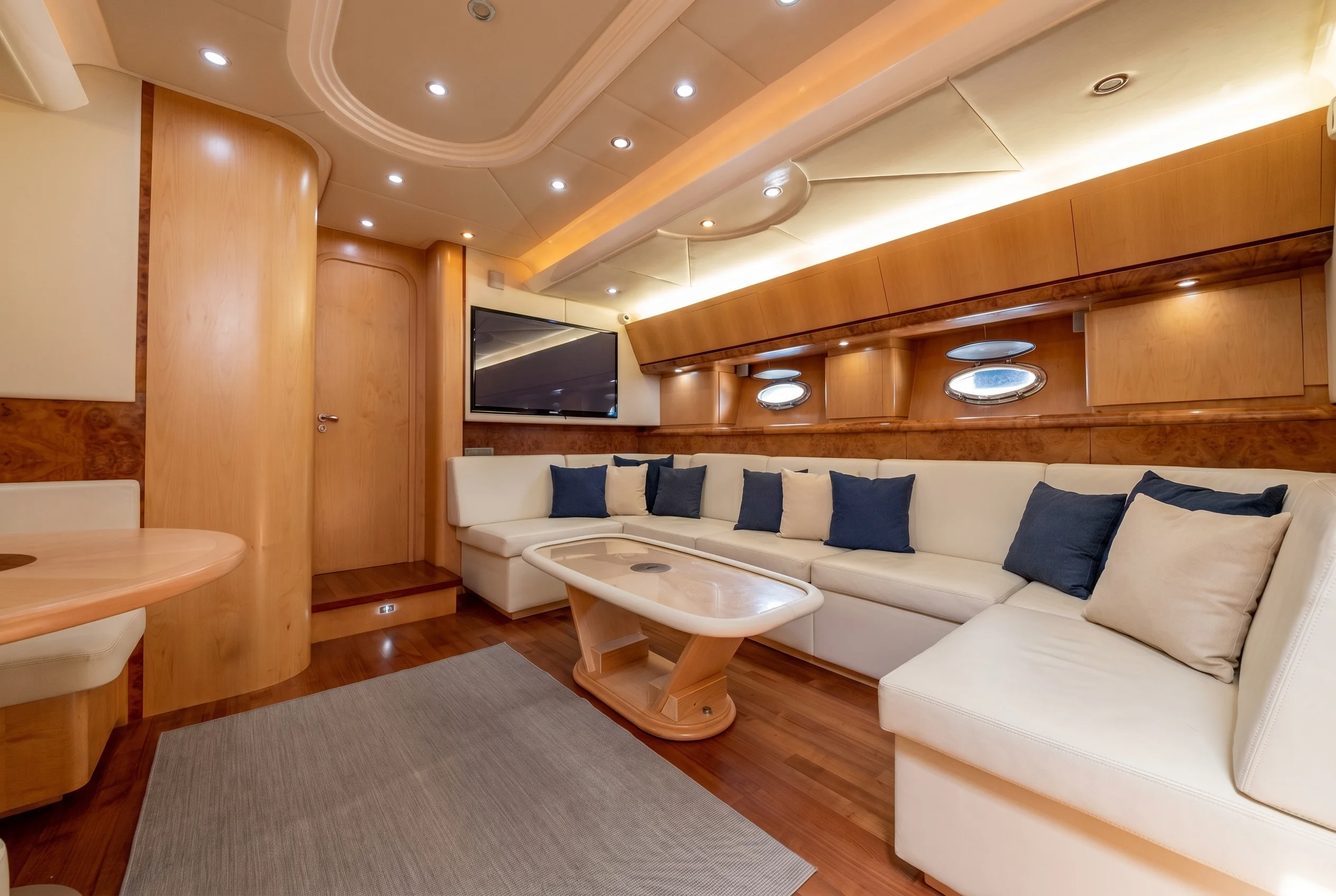Rizzardi 73 — Interiores 1