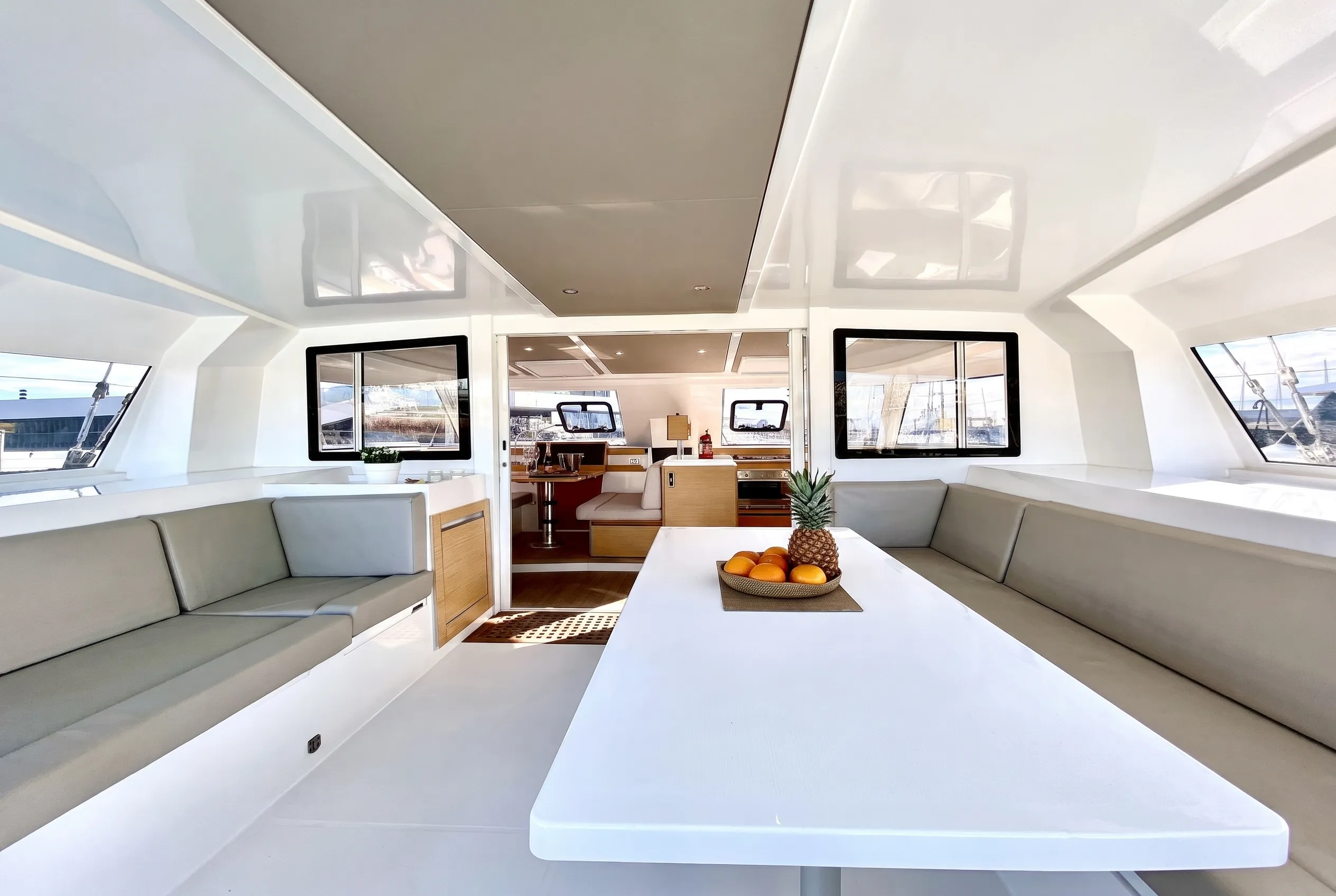 Nautitech 40 Open — Interiores 1